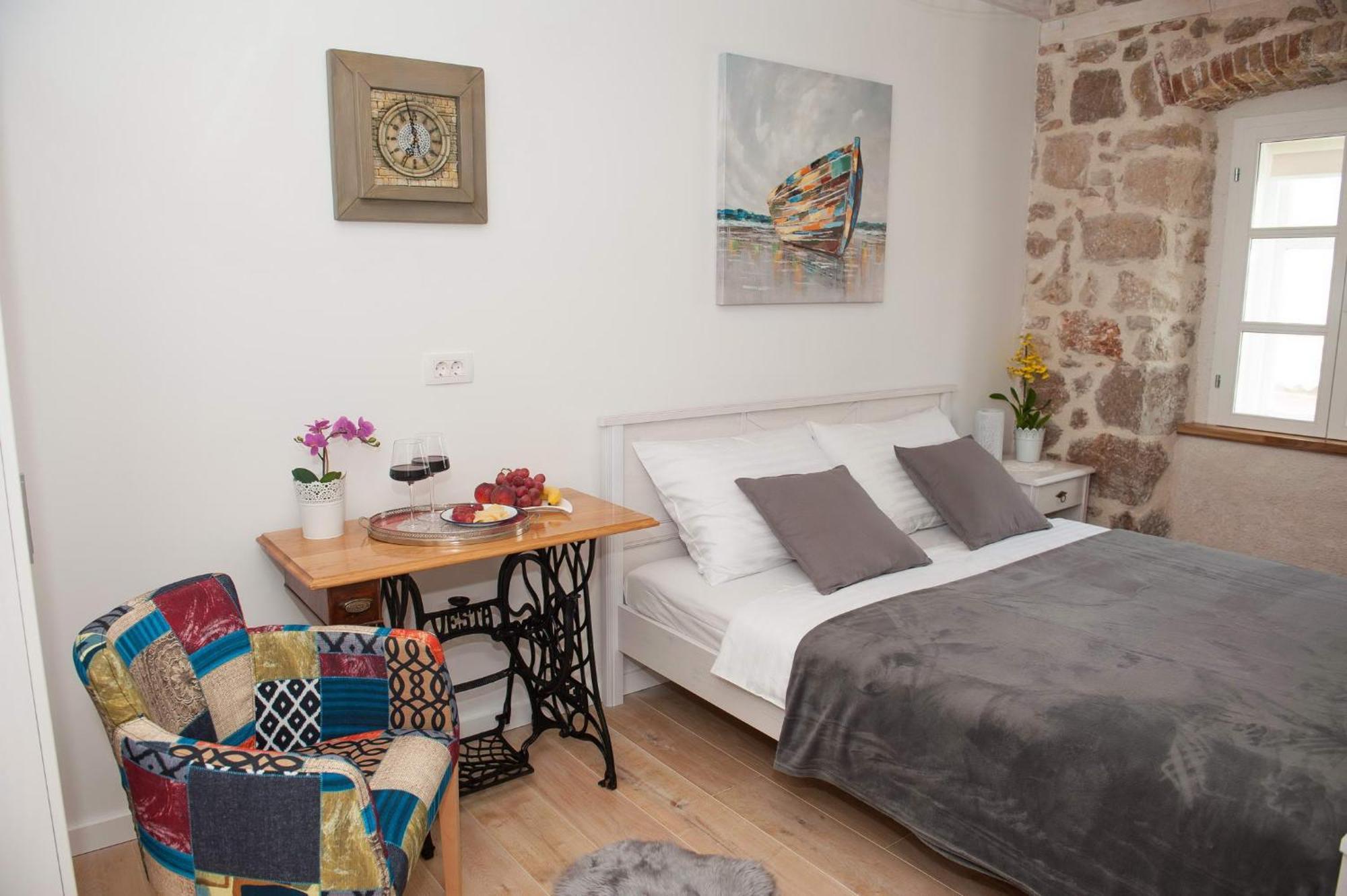 Sobe Bile Bed & Breakfast Pag Town Room photo