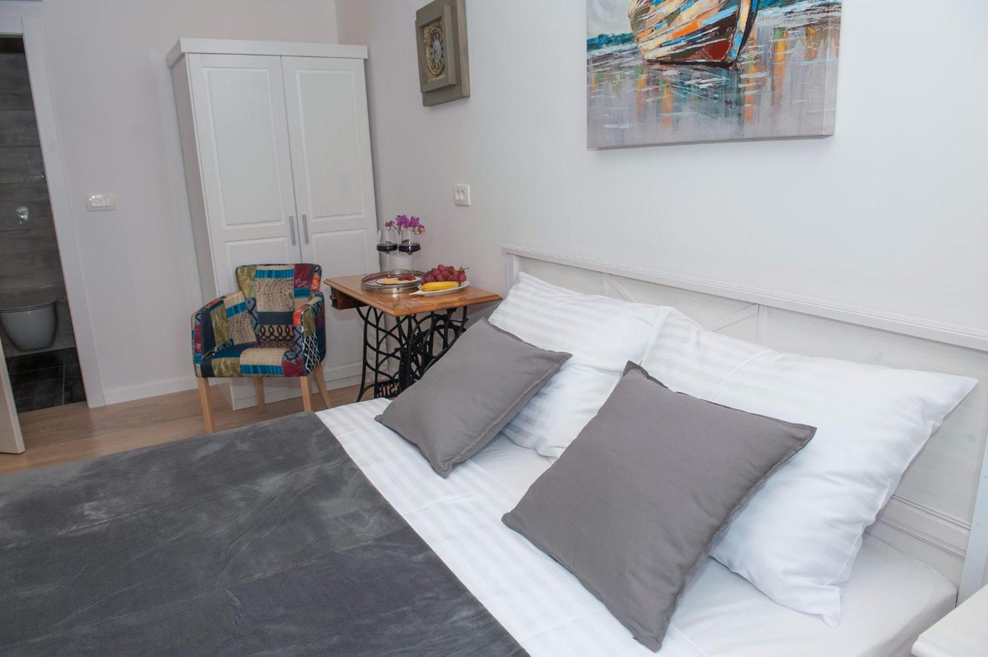Sobe Bile Bed & Breakfast Pag Town Room photo